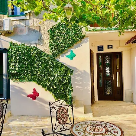Апартаменти Luxury Minerva Gardens *