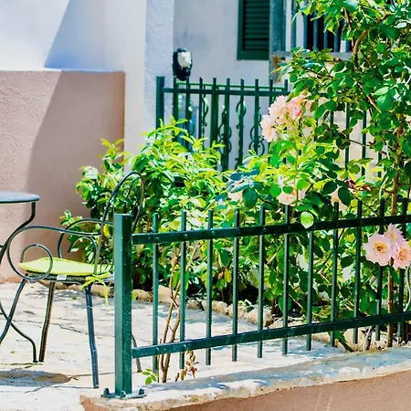 Luxury Minerva Gardens