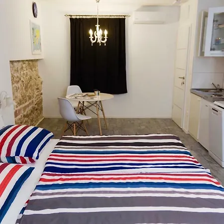 Luxury Minerva Gardens דירה