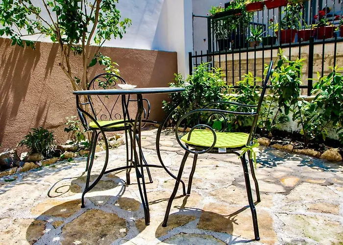 Luxury Minerva Gardens Apartment