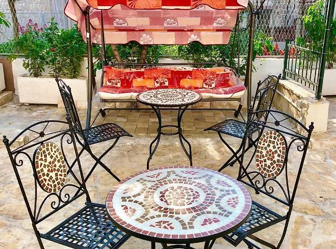 Luxury Minerva Gardens Apartment *