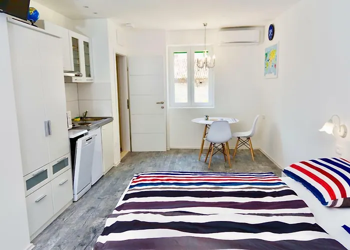 Luxury Minerva Gardens Apartment