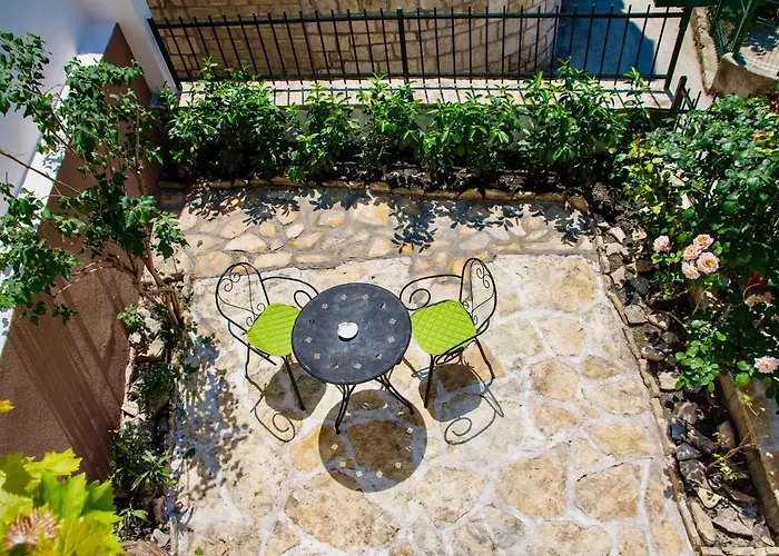 Luxury Minerva Gardens Apartment