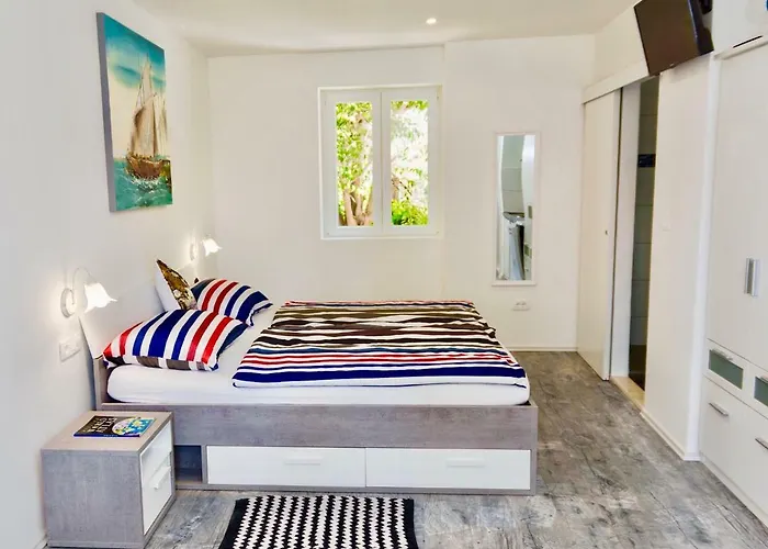 Luxury Minerva Gardens Apartment