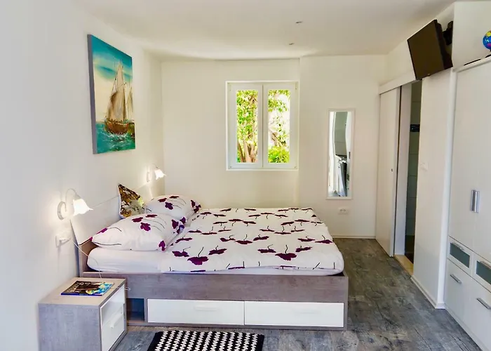 Luxury Minerva Gardens Apartment *